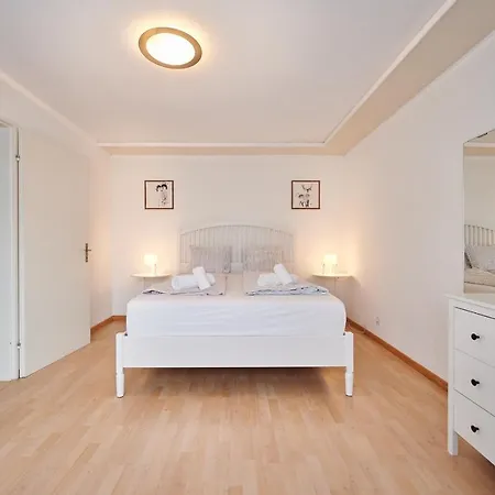 Mountain View Penthouse Apartment *